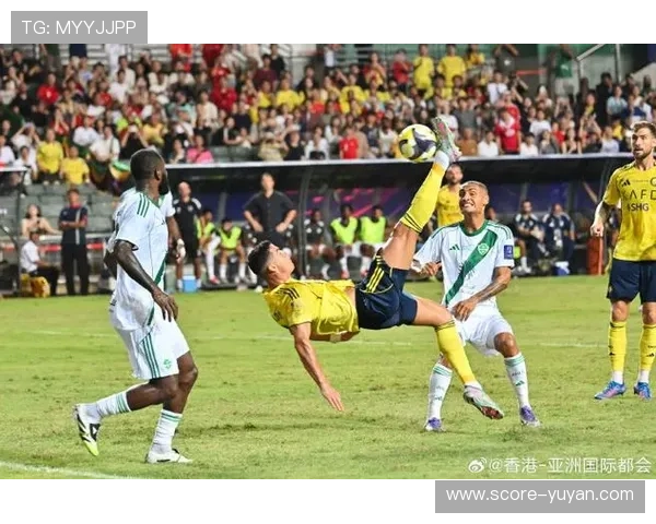 足球巨星集结，豪华阵容闪耀赛场，精彩对决引爆全球球迷热情